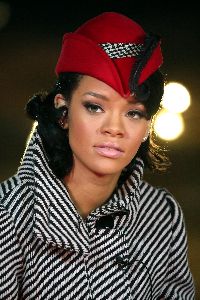 Rihanna : 9 - Copy