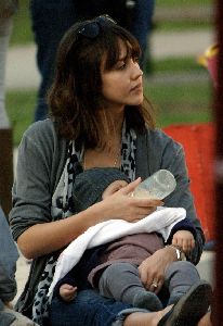 Jessica Alba spotted yesterday on the 9th of January 2009 at Coldwater Park