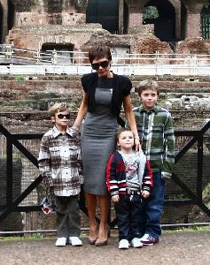 Victoria Beckham holiday pictures with her kids in Italy