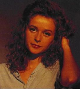 julia sawalha : 2