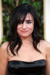 Pamela Adlon : arrives at the 66th Annual Golden Globe Awards held at the Beverly Hilton Hotel on January 11, 2009 in Beverly Hills, California