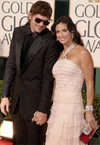 Ashton Kutcher : on the red carpet with his wife Demi Moore at the 66th Annual Golden Globe Awards held at the Beverly Hilton Hotel on January 11, 2009 in Beverly Hills, California