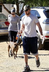 justin timberlake with his girlfriend Jessica Biel walking her dog Tina