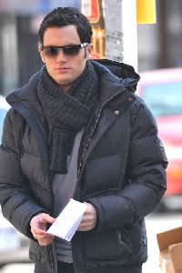 Penn Badgley : walking to the New York City set of of Gossip Girl on Wendesday 14th January 2009