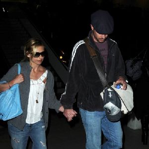 Sarah Michelle Gellar holding Freddie Prinze Jrs hand at LAX on Jan 11th, 2009