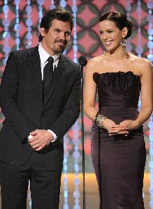 Kate Beckinsale and Actor Josh Brolin present the Best Comedy award onstage during the 14th Annual Critics Choice Awards