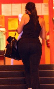 Kim Kardashian : spotted wearing a tight black leggings going to dance classes on January 12th 2009