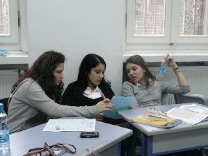 hazal kaya with her friends