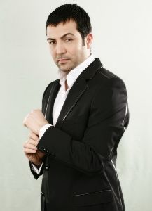 Saruhan Hunel as Esmer in the turkish drama Kaybolan yillar