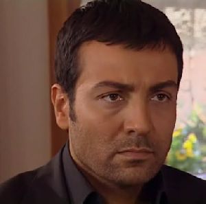 Saruhan Hunel as Esmer in the turkish drama Kaybolan yillar