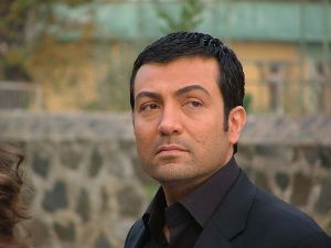 Saruhan Hunel as Esmer in the turkish drama Kaybolan yillar