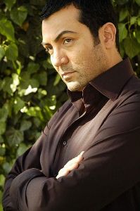 Saruhan Hunel as Esmer in the turkish drama Kaybolan yillar