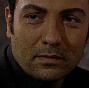 Saruhan Hunel as Esmer in the turkish drama Kaybolan yillar