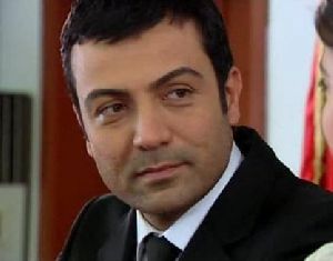 Saruhan Hunel as Esmer in the turkish drama Kaybolan yillar