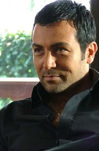 Saruhan Hunel as Esmer in the turkish drama Kaybolan yillar