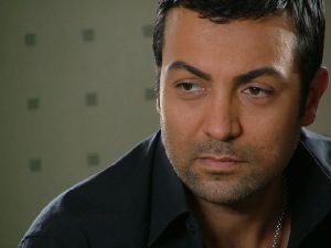 Saruhan Hunel as Esmer in Kaybolan yillar