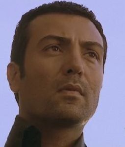 Saruhan Hunel as Esmer in the turkish drama Kaybolan yillar