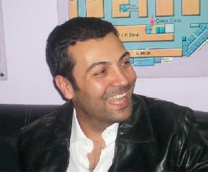 Saruhan Hunel as Esmer in the turkish drama Kaybolan yillar