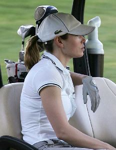 Jessica Biel : playing golf in Pasadena, California on January 14th 2009