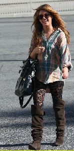 Shenae Grimes : leaving the Pier 1 store in Hollywood, California on January 13th 2009