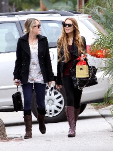 Lindsay Lohan : seen with a new friend in Beverly Hills on January 3rd, 2009