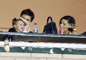 Victoria Beckham : together with her kids and actress Eva longoria watching a game