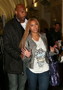 Beyonce at the Los Angeles International Airport on Sunday yesterday January 25th 2009