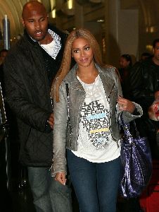 Beyonce : departs from Los Angeles International Airport on Sunday yesterday January 25th 2009