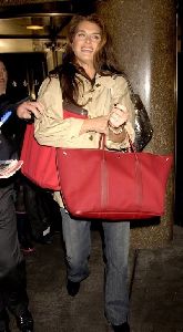 Brooke Shields : leavs the NBC Studios after appearing on the Late Night show with Conan O Brien in New York City on the 26th of September 2008