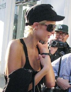 Paris Hilton : candids talking on her mobile phone wearing a black cap and sunglasses after she visits the Tanning Salon in Beverly Hills, California, on the 24th of January 2009