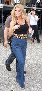 jessica Simpson wearing a high waist denim pants, she doesn't look fat!