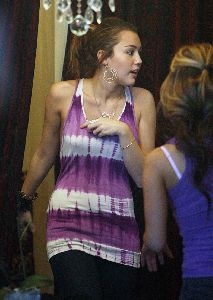 Miley Cyrus candids shopping for a new top