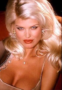 Victoria Silvstedt : victoria15