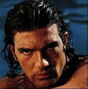 Actor antonio banderas : 32