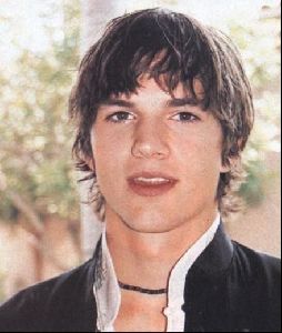 Actor ashton kutcher : 2