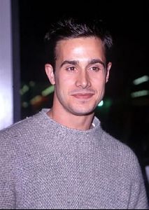 Actor freddie prinze jr : 22