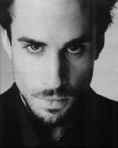 Actor joseph fiennes : 1