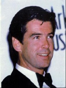 Actor pierce brosnan : 29