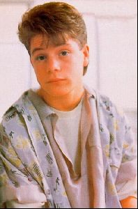 Actor sean astin : 37