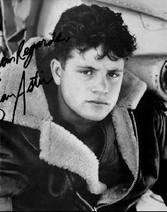 Actor sean astin : 9