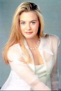 Actress alicia silverstone : 24