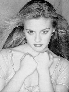 Actress alicia silverstone : 34