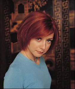 Actress alyson hannigan : 42