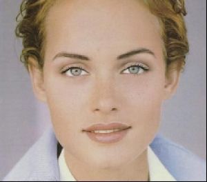 Actress amber valletta : 13