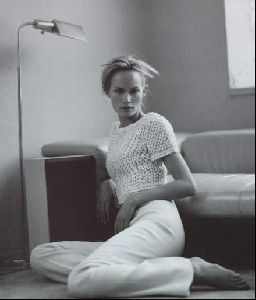 Actress amber valletta : 28