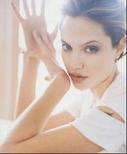 Actress angelina jolie : 14