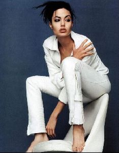 Actress angelina jolie : 87