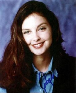 Actress ashley judd : 71