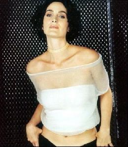 Actress carrie anne moss : 61