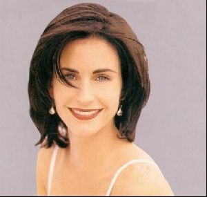 Actress courteney cox : 32